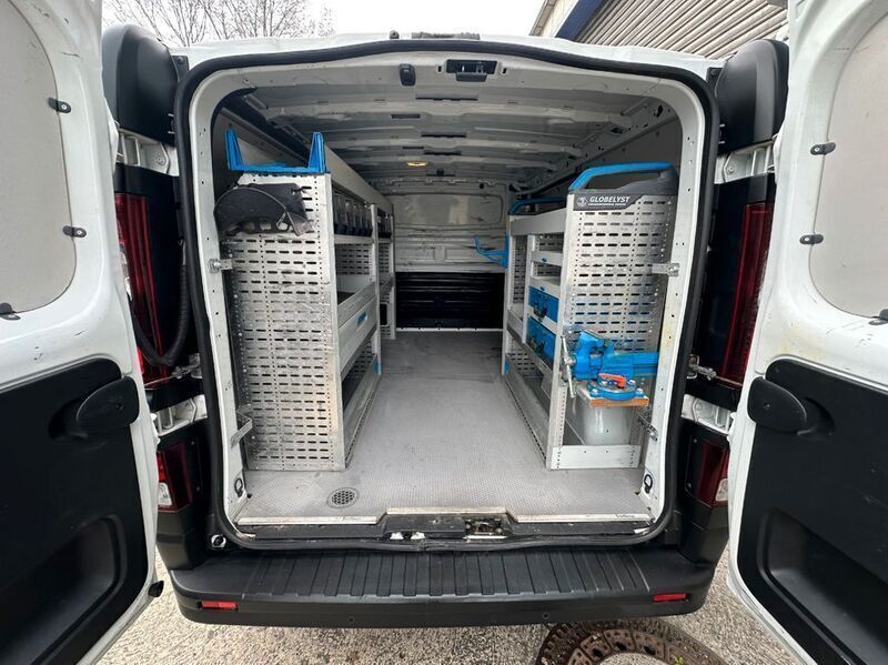 Weiß Gebraucht 2018 Opel Vivaro Van | 16.590 € (Guter Preis) - Bild 1/4