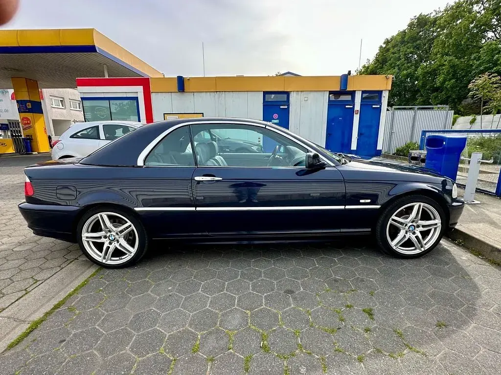 Gebraucht BMW 320 Cabriolet Basis 170 PS (125 kW) 2002 Blau Cabrio