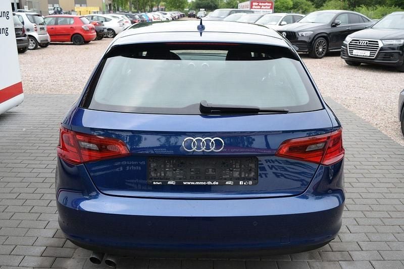 Gebraucht Audi A3 Attraction 179 PS (131 kW) 2013 Blau Limousine