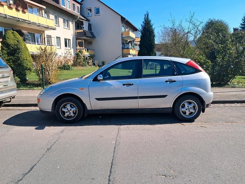 Gebraucht Ford Focus 101 PS (74 kW) 2000 Grau Kleinwagen