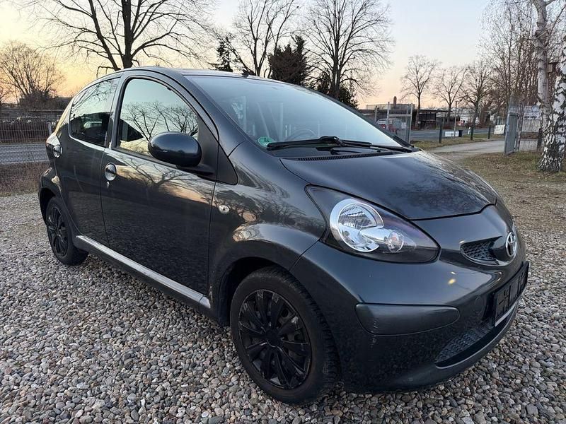 Gebraucht Toyota Aygo 68 PS (50 kW) 2006 Grau Kleinwagen
