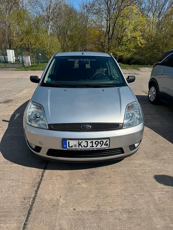 Gebraucht Ford Fiesta 80 PS (58 kW) 2003 Silber Kleinwagen