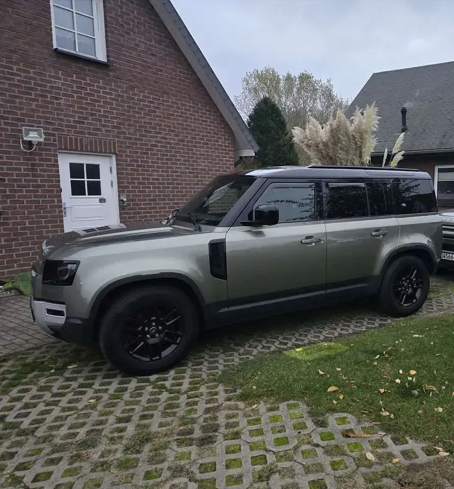 Gebraucht Land Rover Defender SE 249 PS (183 kW) 2021 Grün SUV