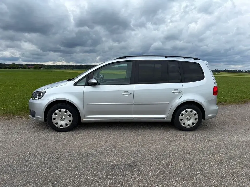 Gebraucht VW Touran Comfortline 105 PS (77 kW) 2012 Silber Van / Kleinbus