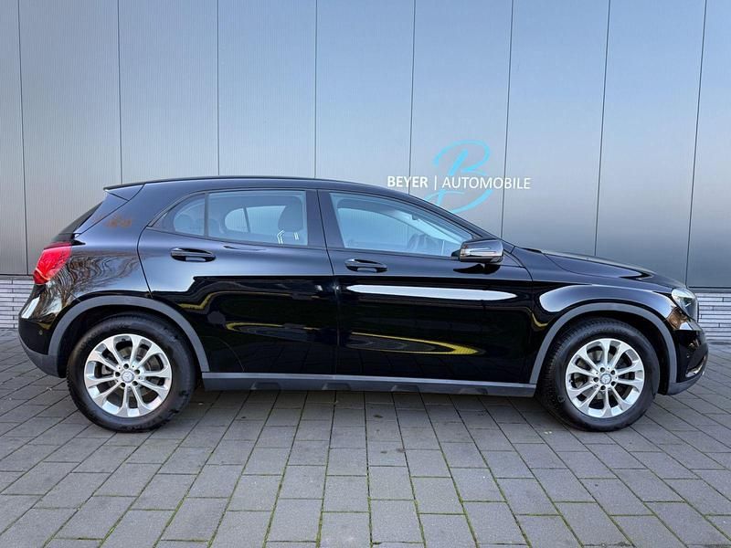 Gebraucht Mercedes GLA200 156 PS (114 kW) 2016 Schwarz SUV