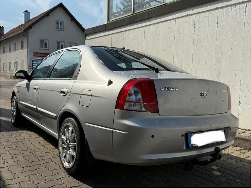 Gebraucht Kia Shuma 105 PS (77 kW) 2002 Silber Kleinwagen