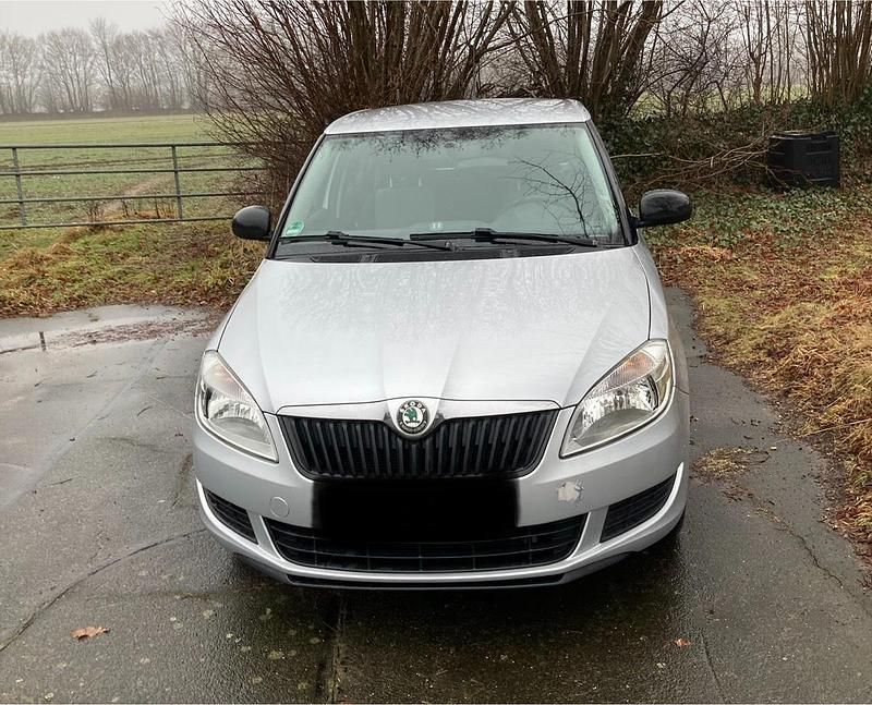 Gebraucht Skoda Fabia 44 PS (32 kW) 2010 Silber Kleinwagen