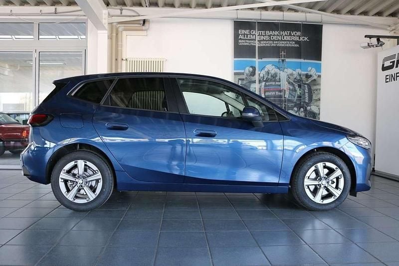 Gebraucht BMW 216 Active Tourer 122 PS (89 kW) 2024 Phytonicblau metallic Van / Kleinbus