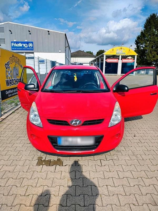 Rot Gebraucht 2009 Hyundai i20 Comfort Coupé | 2.400 € (Superpreis) - Bild 1/4