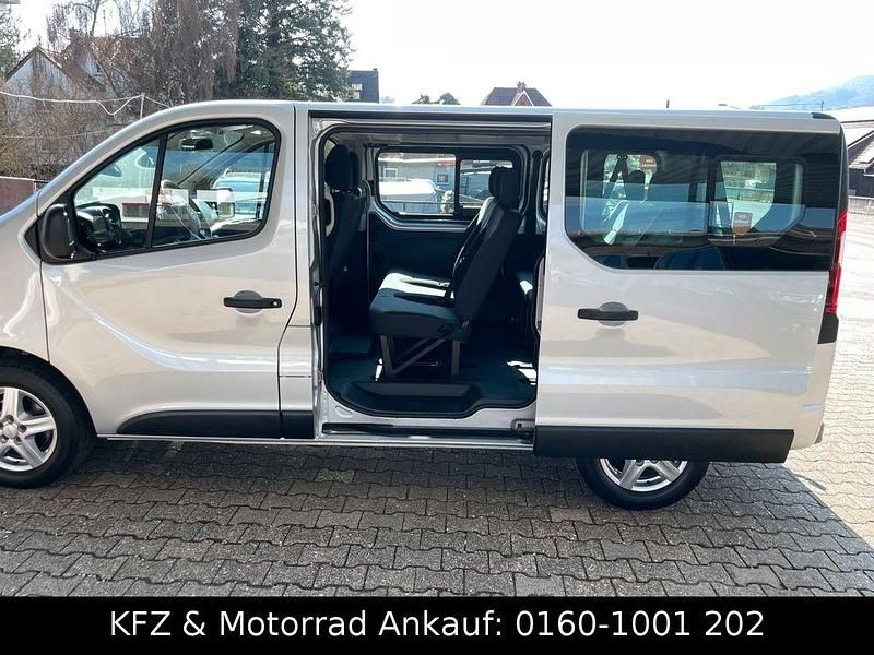 Gebraucht Opel Vivaro 125 PS (91 kW) 2017 Silber Van / Kleinbus