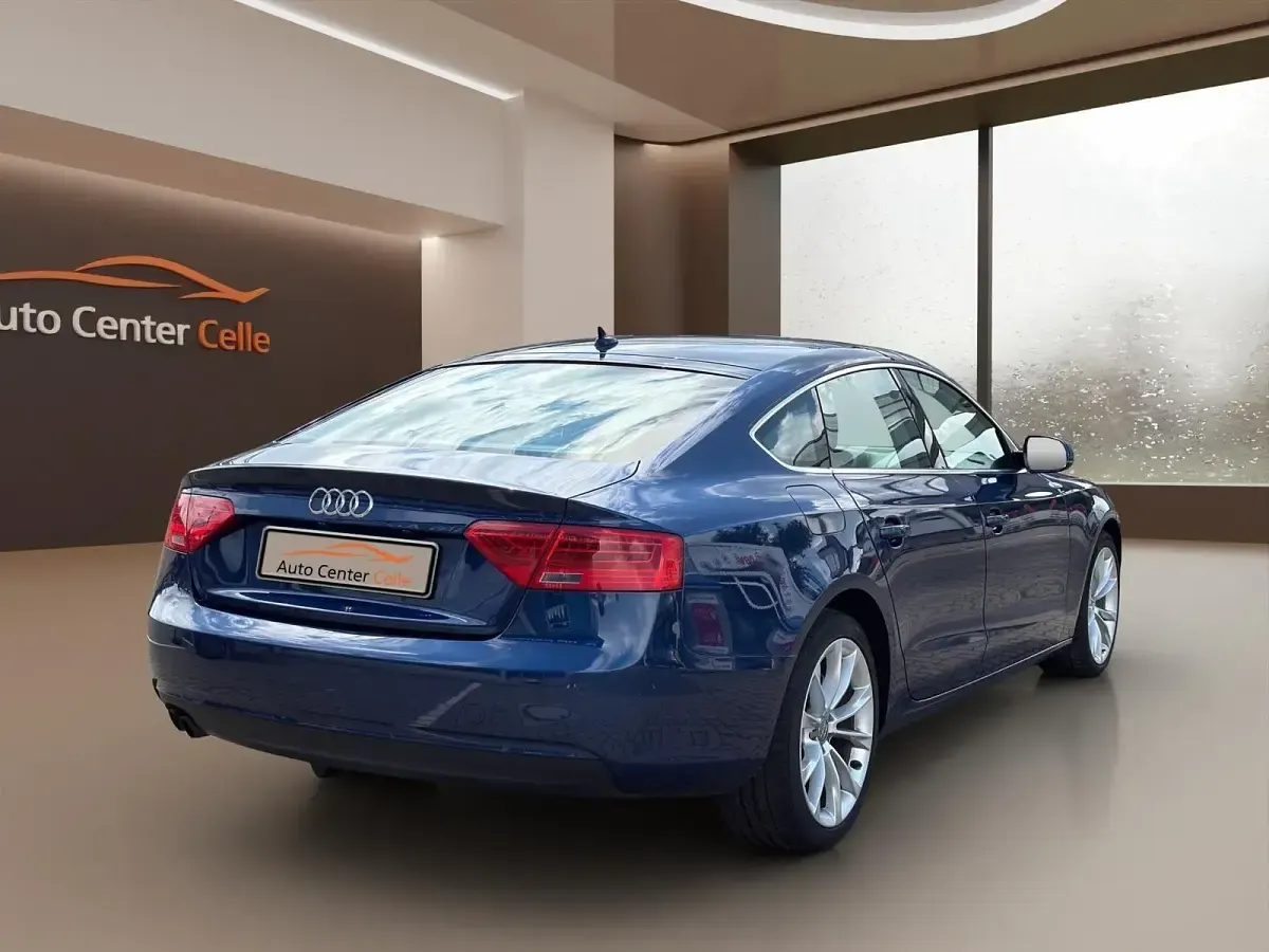 Gebraucht Audi A5 Sportback Ambiente 177 PS (130 kW) 2013 Blau Kleinwagen