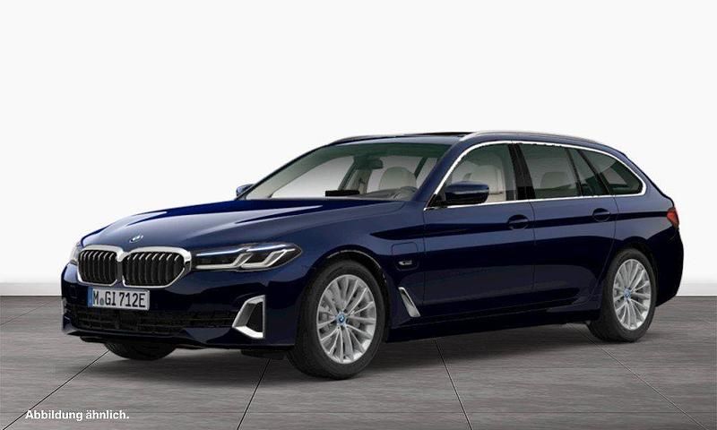 Blau Gebraucht 2022 BMW 530e Luxury Line Kombi | 33.990 € (Fairer Preis) - Bild 1/3
