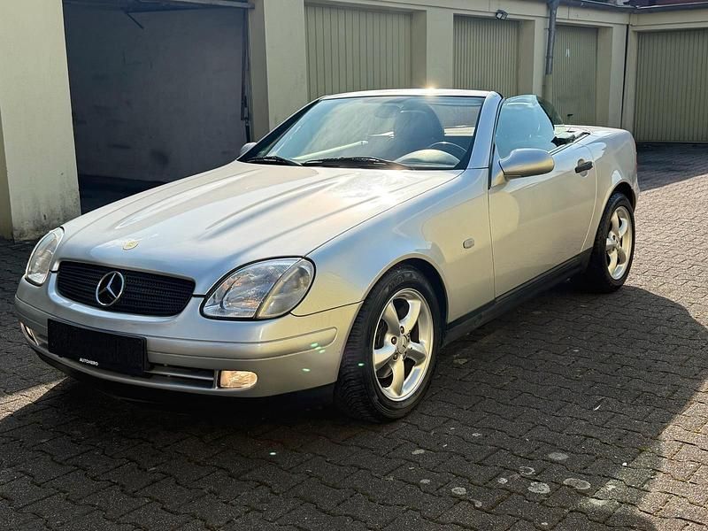 Gebraucht Mercedes SLK230 193 PS (141 kW) 1999 Silber Cabrio