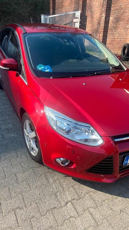 Second-hand Ford Focus Titanium 150 CP (110 kW) 2011 Roșu Berlinǎ