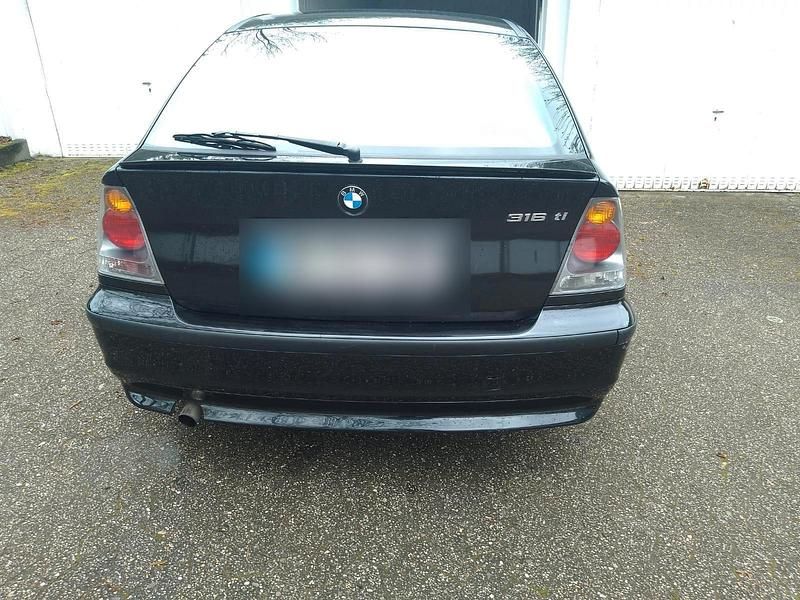 Gebraucht BMW 316 115 PS (84 kW) 2003 Schwarz Kleinwagen