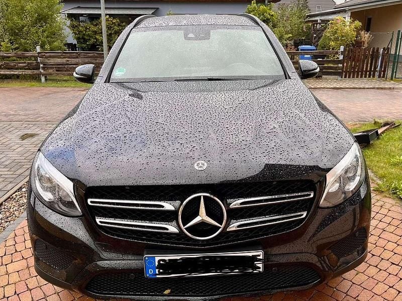 Schwarz Gebraucht 2017 Mercedes GLC350 SUV | 25.900 € (Guter Preis) - Bild 1/4