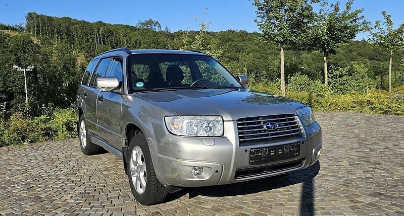 Grau Gebraucht 2005 Subaru Forester SUV | 7.490 € - Bild 1/3