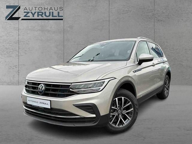 Silber Gebraucht 2024 VW Tiguan Life SUV | 36.790 € (Etwas zu teuer) - Bild 1/4