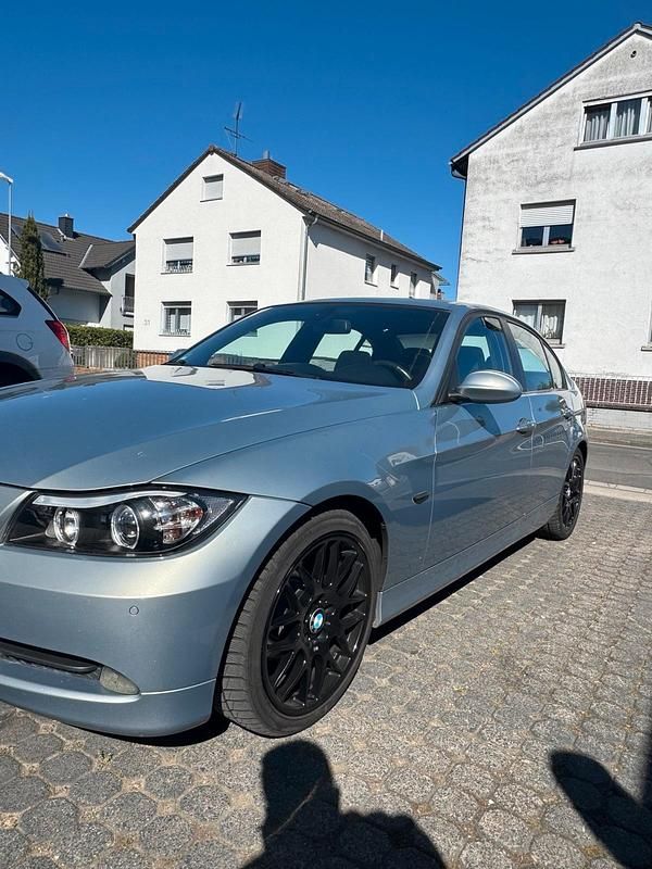 Używany BMW 320 150 KM (110 kW) 2006 Niebieski Sedan/Limuzyna