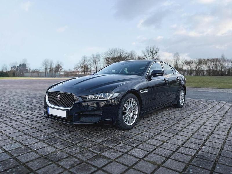 Schwarz Gebraucht 2015 Jaguar XE Prestige Limousine | 9.999 € (Guter Preis) - Bild 1/4