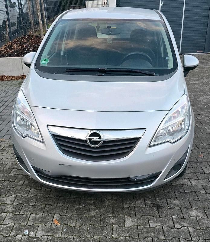 Silber Gebraucht 2010 Opel Meriva Selection Van / Kleinbus | 2.800 € (Fairer Preis) - Bild 1/4