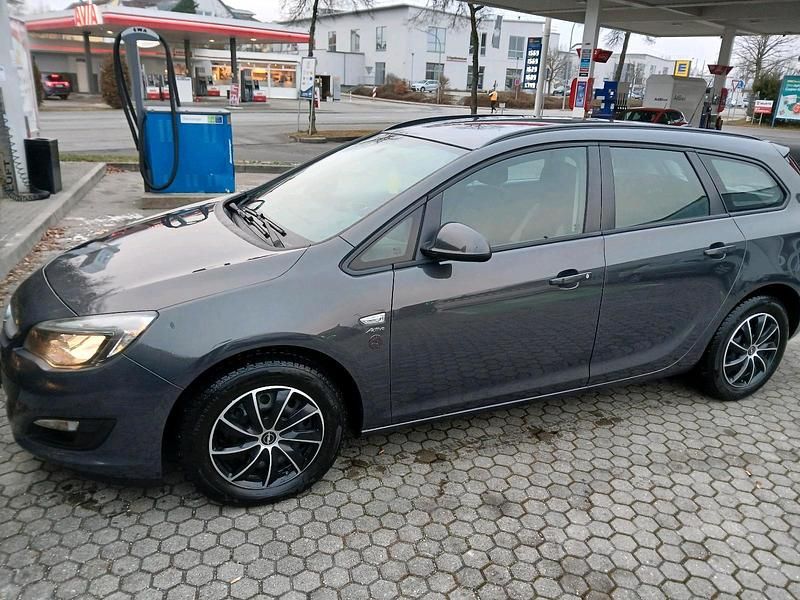 Gebraucht Opel Astra Active 140 PS (102 kW) 2013 Grau Kombi