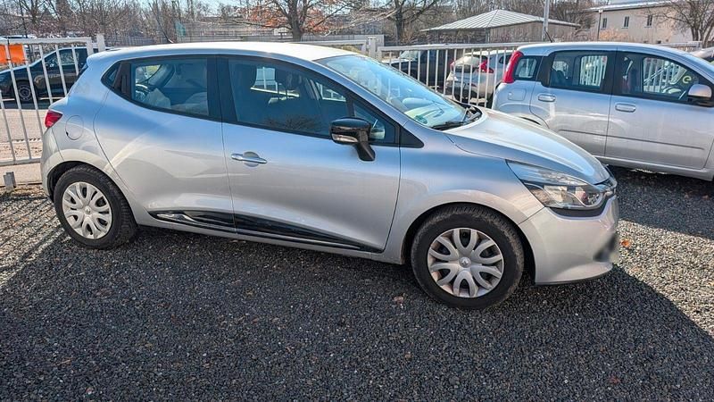 Gebraucht Renault Clio IV Dynamique 90 PS (66 kW) 2014 Silber Kleinwagen
