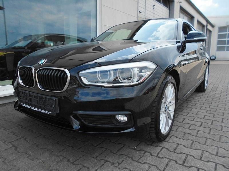 Schwarz Gebraucht 2016 BMW 118 Kleinwagen | 11.700 € (Guter Preis) - Bild 1/4