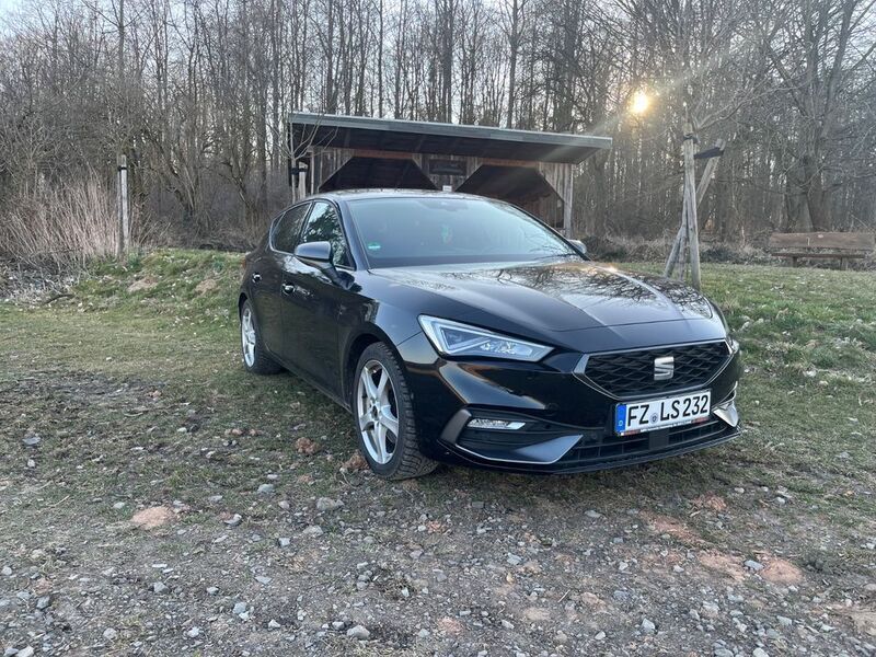Schwarz Gebraucht 2020 Seat Leon FR Limousine | 20.950 € (Fairer Preis) - Bild 1/4