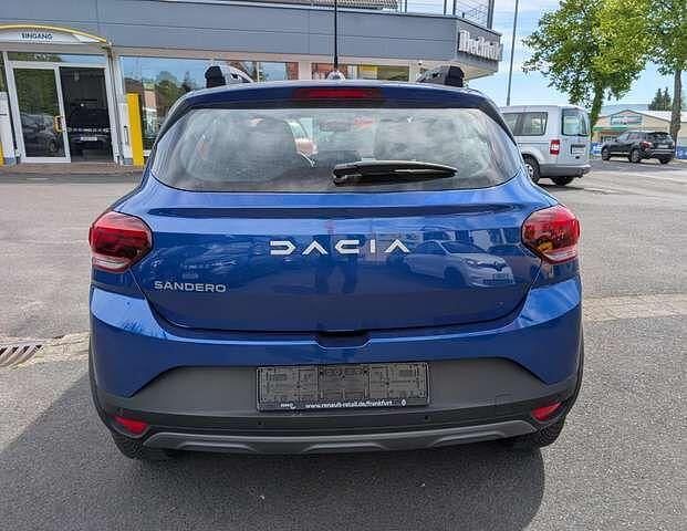 Gebraucht Dacia Sandero Essentiel 101 PS (74 kW) 2024 Blau (stahlblau) Kleinwagen