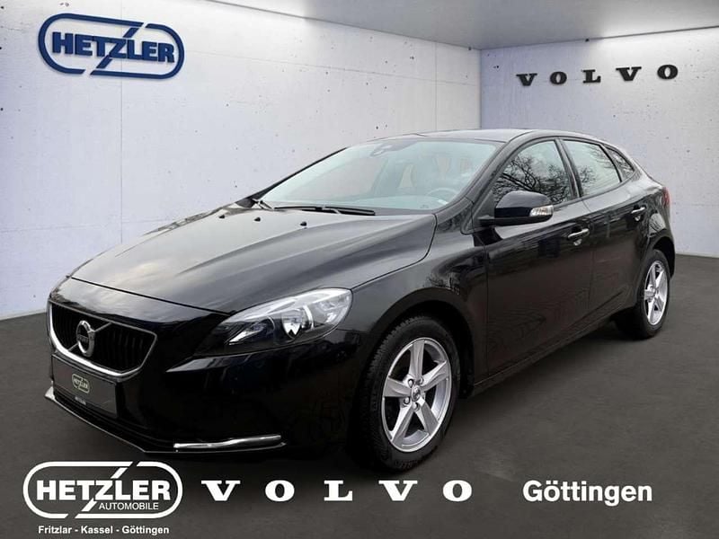 Onyx black / metallic Gebraucht 2017 Volvo V40 Kinetic Kombi | 13.900 € (Fairer Preis) - Bild 1/4