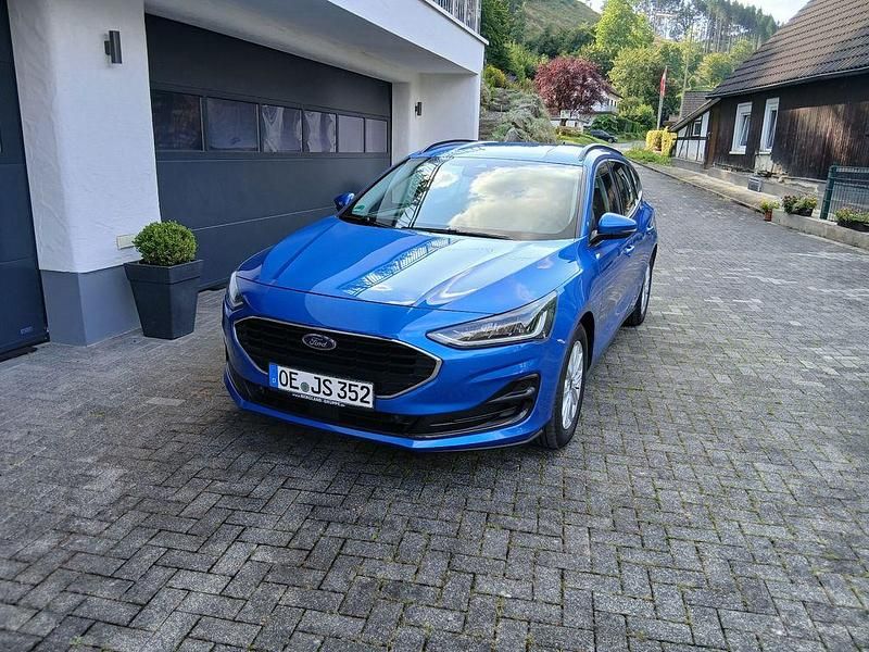 Blau Gebraucht 2022 Ford Focus Cool & Connect Kombi | 16.950 € (Guter Preis) - Bild 1/4