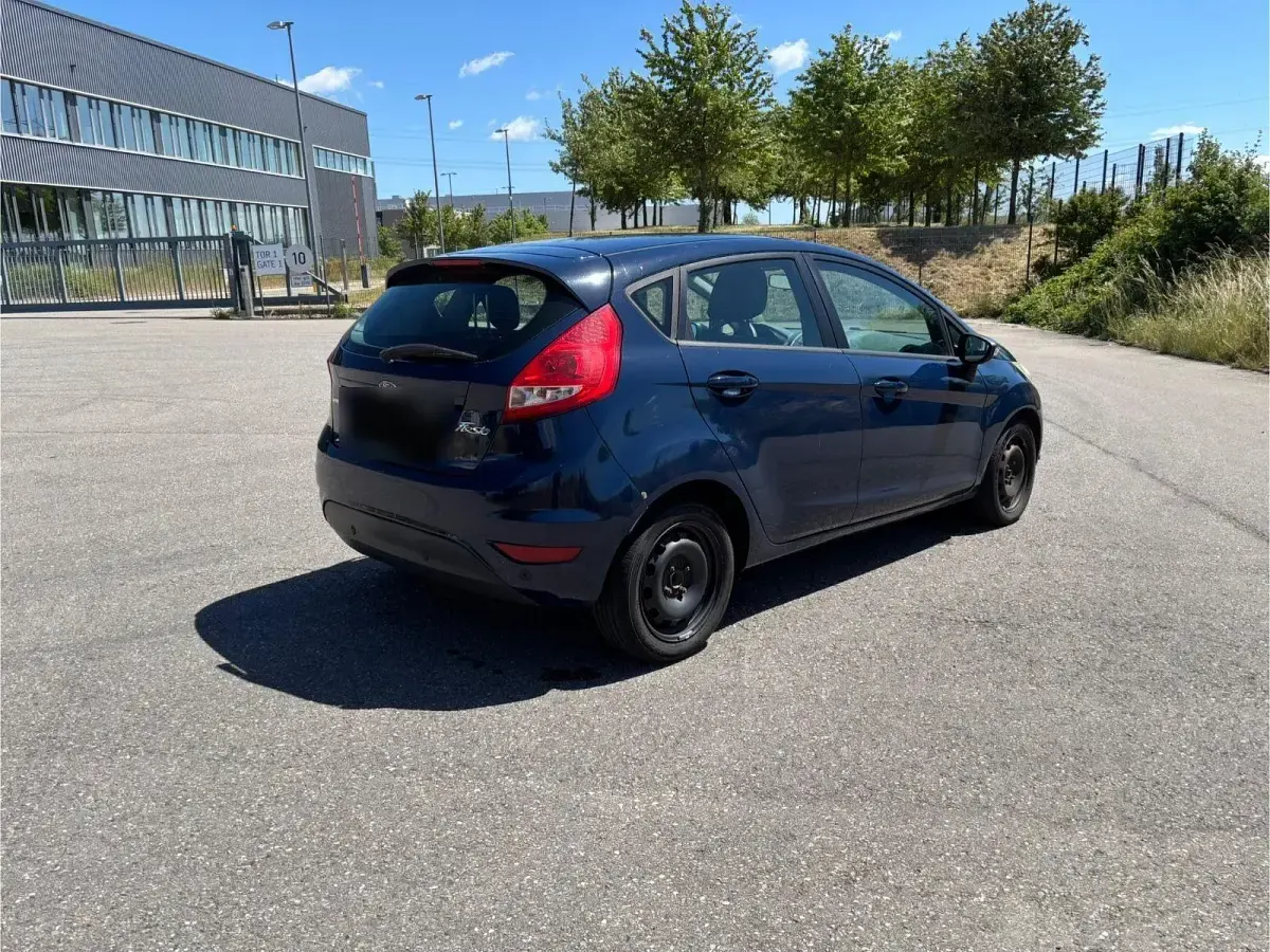 Gebraucht Ford Fiesta 90 PS (66 kW) 2008 Blau Kleinwagen