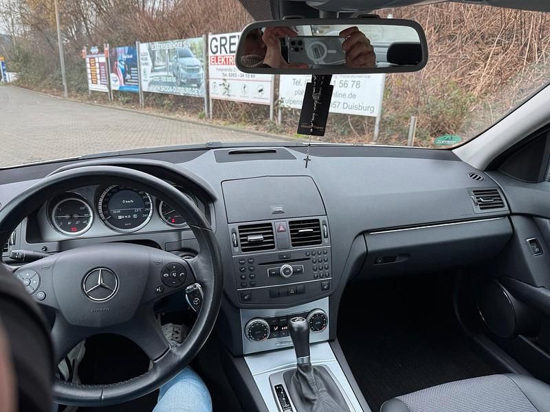 Gebraucht Mercedes C180 156 PS (114 kW) 2010 Silber Limousine