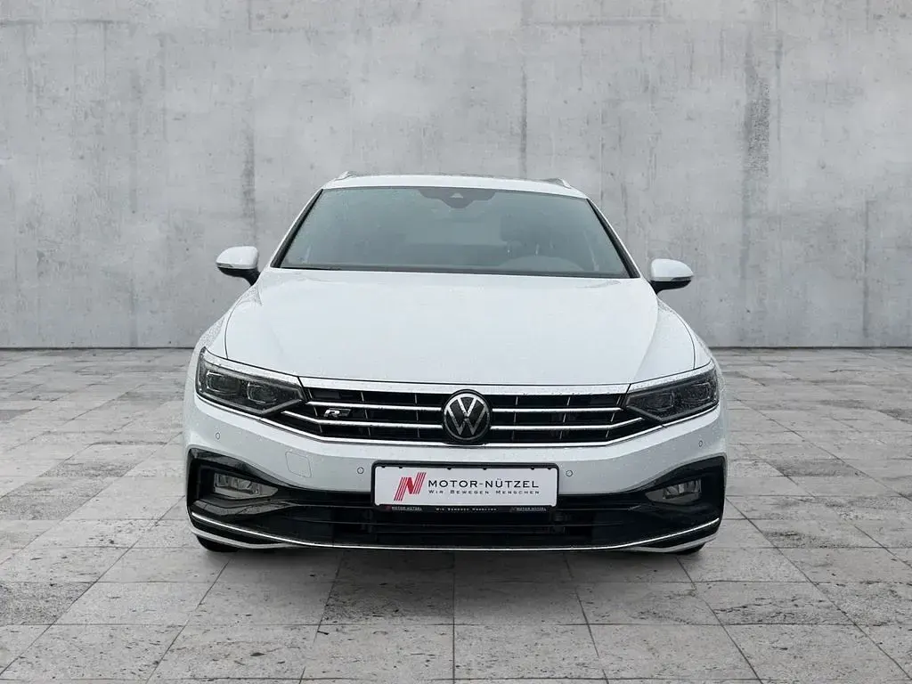 Gebraucht VW Passat R-line 200 PS (147 kW) 2023 Weiß Kombi