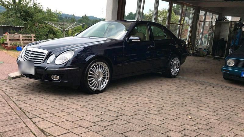 Blau Gebraucht 2006 Mercedes E280 Elegance Limousine | 12.600 € - Bild 1/4
