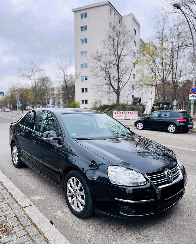 Gebraucht VW Jetta 122 PS (89 kW) 2009 Schwarz Limousine