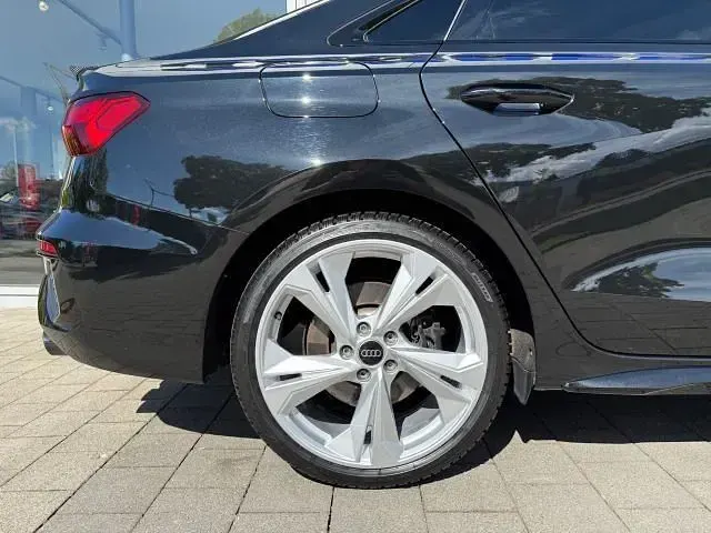 Gebraucht Audi S3 Ambiente 310 PS (228 kW) 2024 Schwarz Limousine