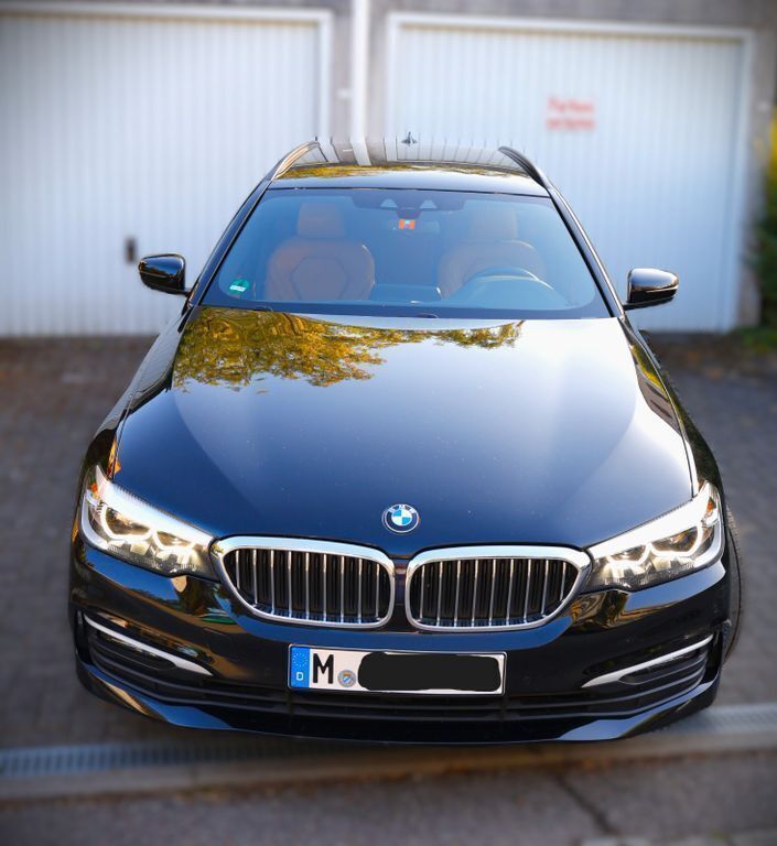 Schwarz Gebraucht 2020 BMW 520 Sport Line Kombi | 30.900 € (Etwas zu teuer) - Bild 1/4