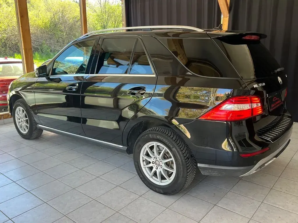 Używany Mercedes ML350 258 KM (189 kW) 2013 Czarny SUV
