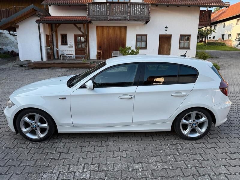Weiß Gebraucht 2009 BMW 116 Kleinwagen | 3.500 € (Fairer Preis) - Bild 1/4