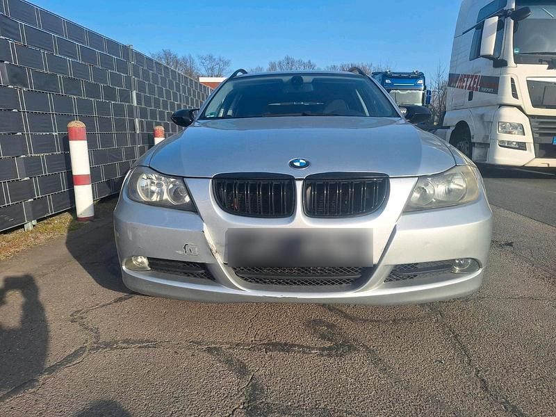 Gebraucht BMW 320 143 PS (105 kW) 2007 Silber Kombi