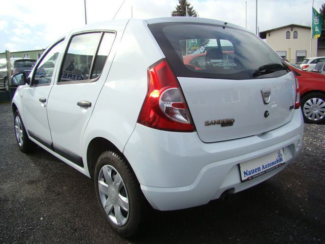 Gebraucht Dacia Sandero 75 PS (55 kW) 2009 Weiß Kleinwagen
