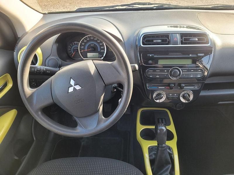 Gebraucht Mitsubishi Space Star 80 PS (58 kW) 2014 Gelb Van / Kleinbus