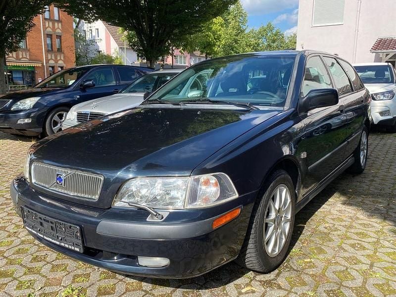 Schwarz Gebraucht 2001 Volvo V40 Comfort Kombi | 4.990 € - Bild 1/4