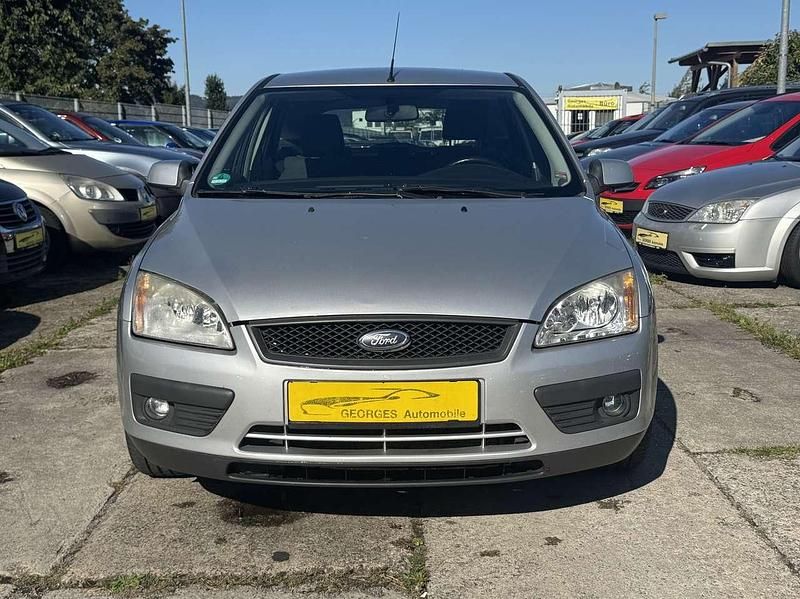 Gebraucht Ford Focus Trend 101 PS (74 kW) 2008 Silber Limousine