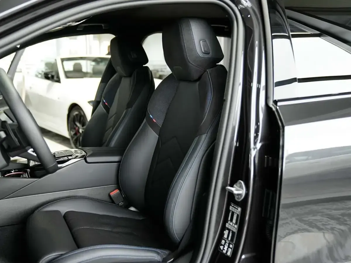 Gebraucht BMW 520 M Sport 197 PS (144 kW) 2025 Grau Kombi