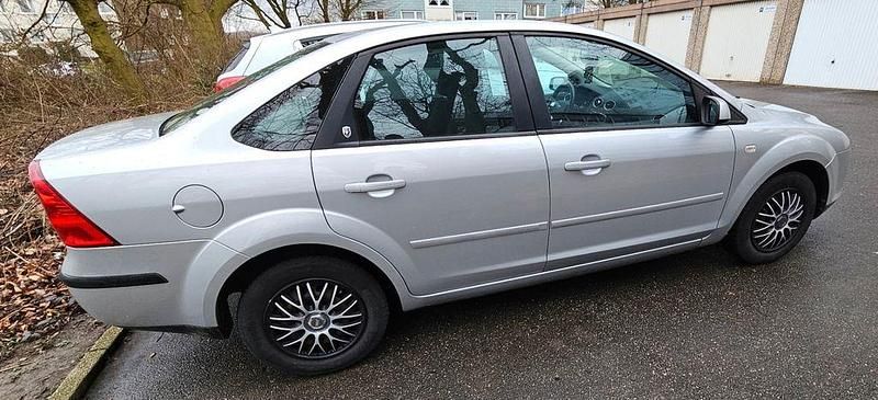 Gebraucht Ford Focus Ghia 101 PS (74 kW) 2006 Silber Limousine