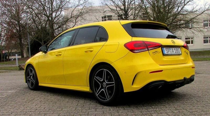 Gebraucht Mercedes A180 AMG line 136 PS (100 kW) 2019 Gelb Limousine
