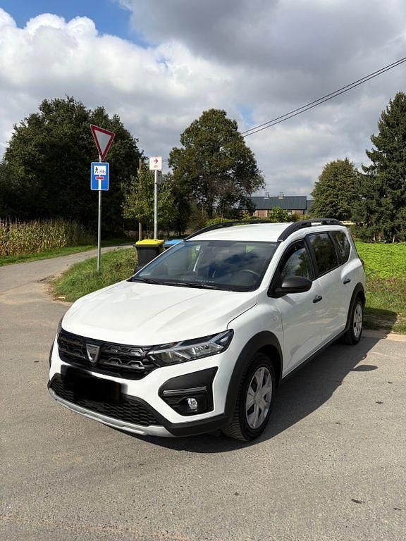 Weiß Gebraucht 2022 Dacia Jogger Essentiel Van / Kleinbus | 12.600 € (Superpreis) - Bild 1/4